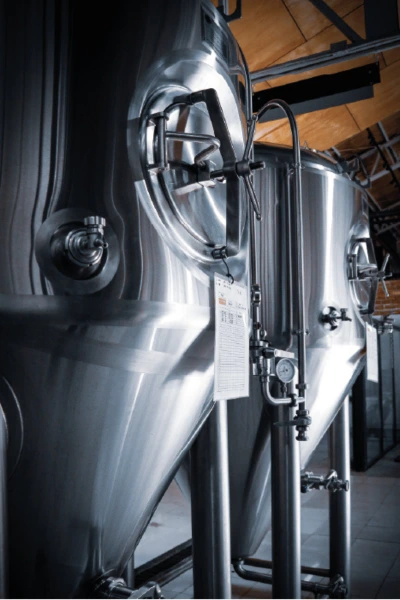 Interior de la cervecería Dolbek